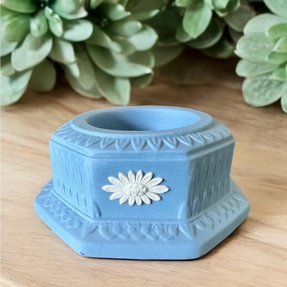Wedgwood Blue White Jasperware Daisy Tea Light Votive Candle Holder - Picture 2 of 3